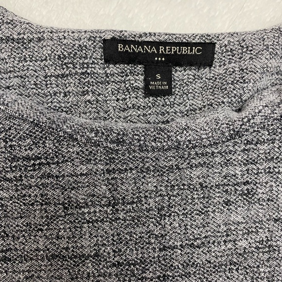 🌟FINAL SALE🌟 Banana Republic detailed sleeve top - Picture 2 of 7